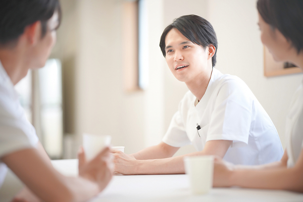 新人研修のミーティング画像